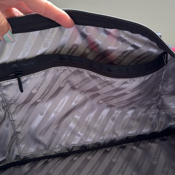 LeSportsac Stripes Duffel NEW - Picture 7 of 7